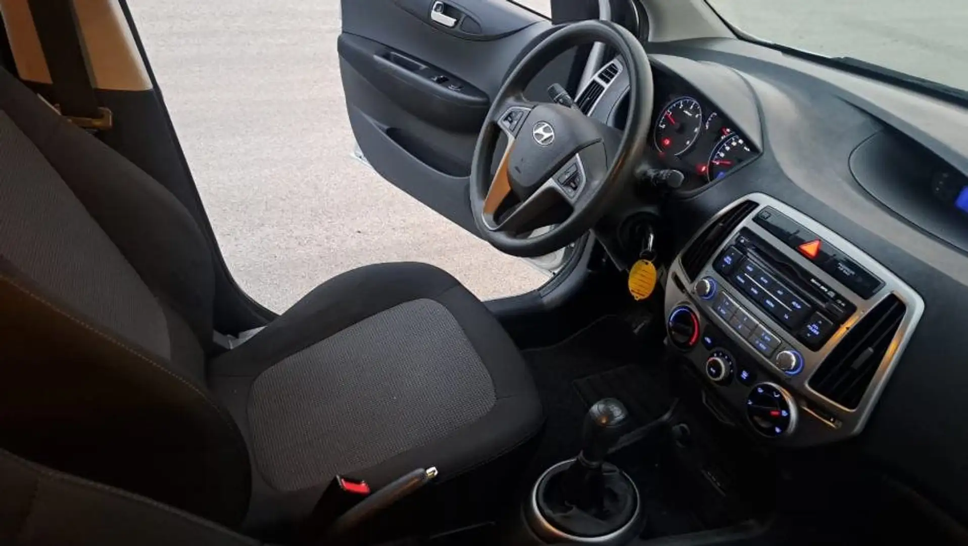 Hyundai i20 1.4 Argintiu - 2