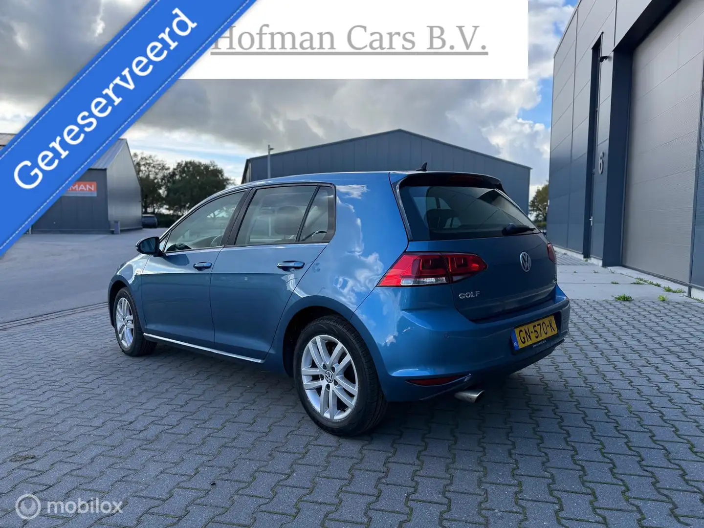 Volkswagen Golf 1.2 TSI Business Edition Connected Massage Climate Blauw - 2