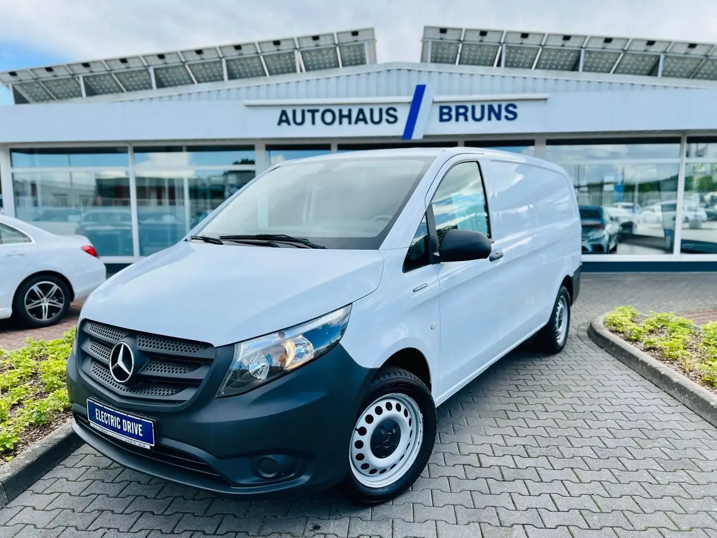 Mercedes-Benz Vito e 111 LANG KASTEN, Navi, RFK, Klima, SHZ, 3 Sitzer Weiß - 1