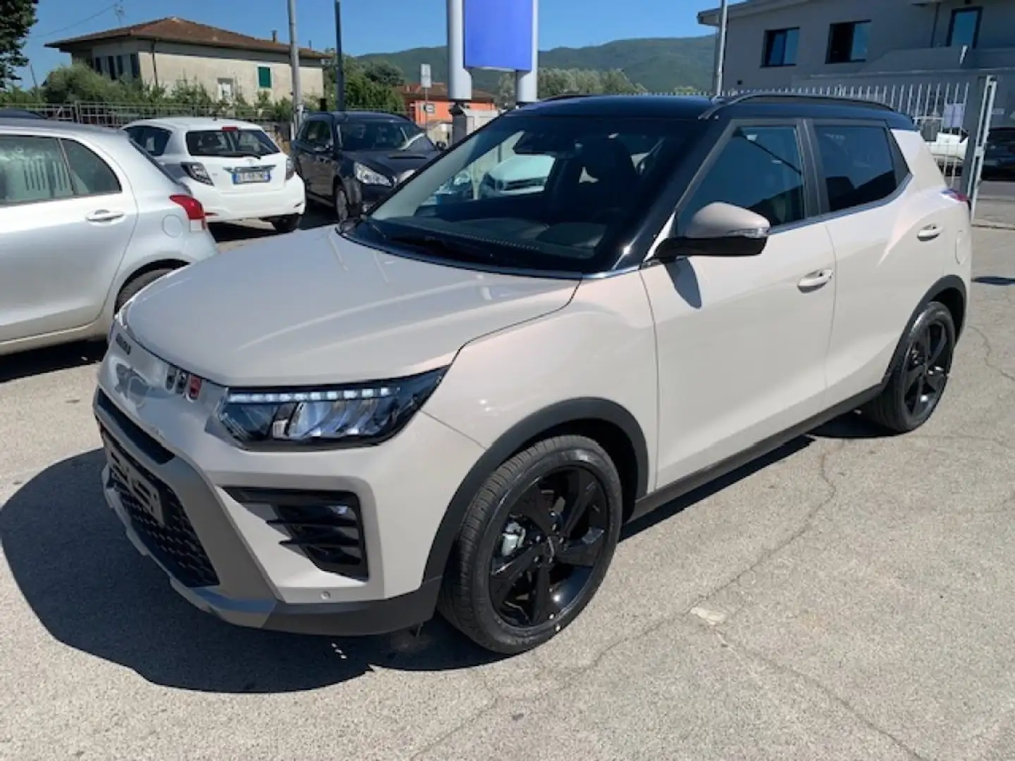 KGM Tivoli 1.5 GDI Turbo 2WD 135 CV Must Neopatentati Bianco - 1