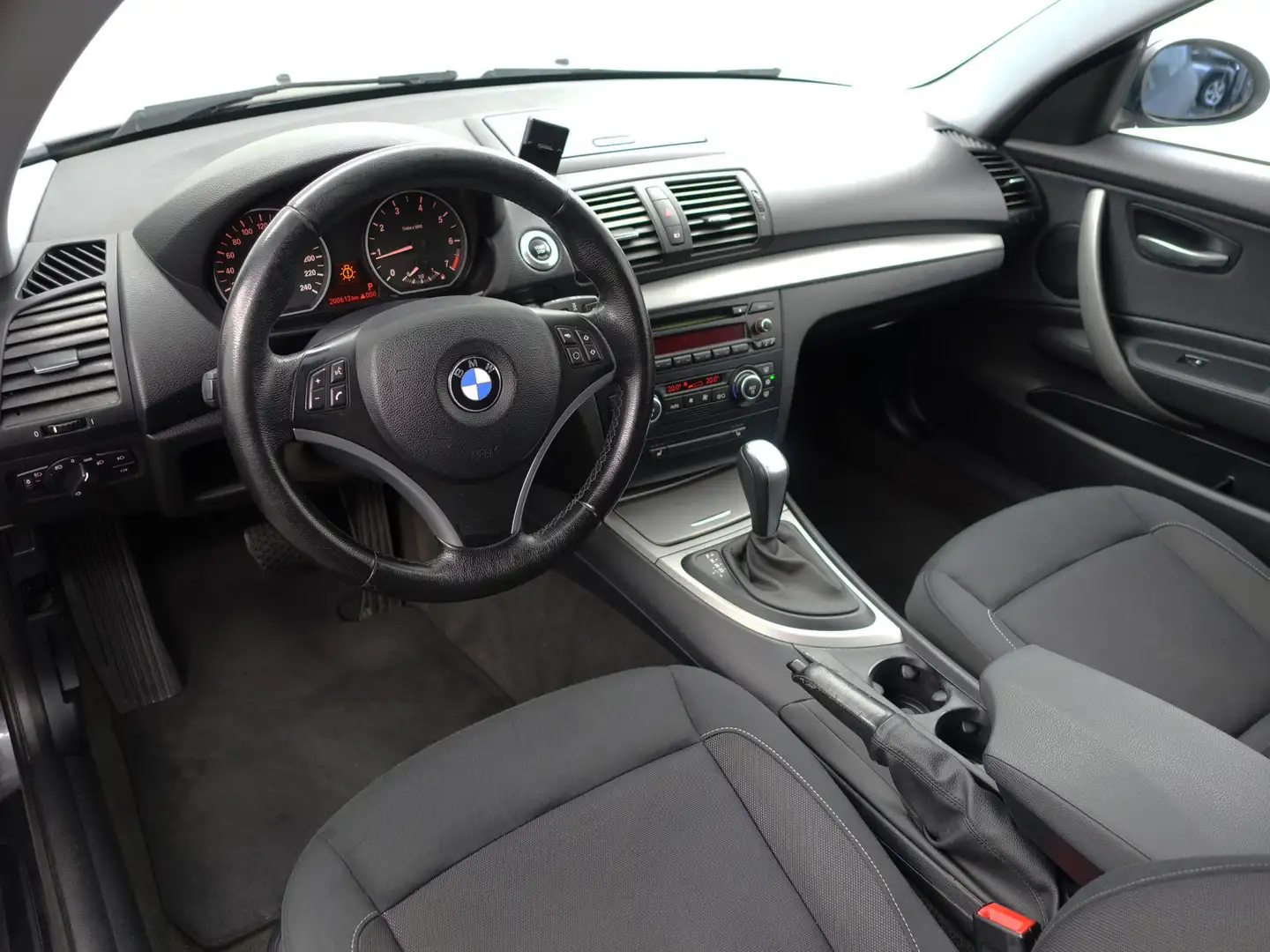 BMW 118 1-serie 118i M Sport Automaat- Uniek!! / Stoelverw Grijs - 2