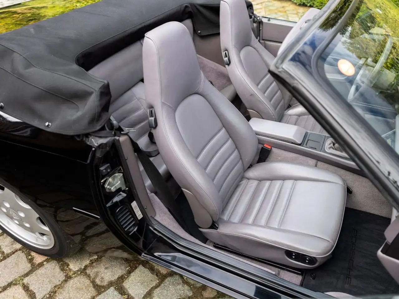 1991 Porsche 944 944 Turbo Cabriolet, photograph 10