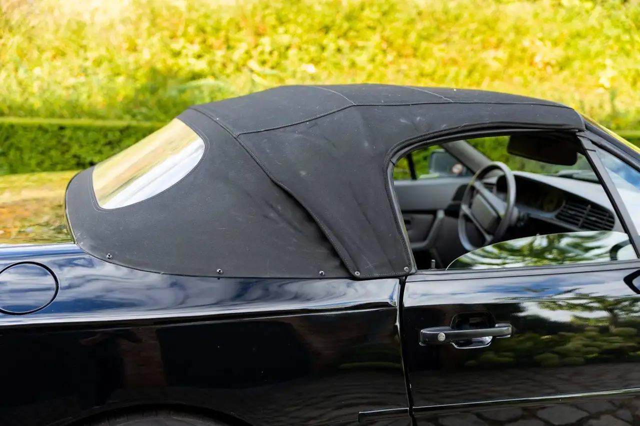 1991 Porsche 944 944 Turbo Cabriolet, photograph 3