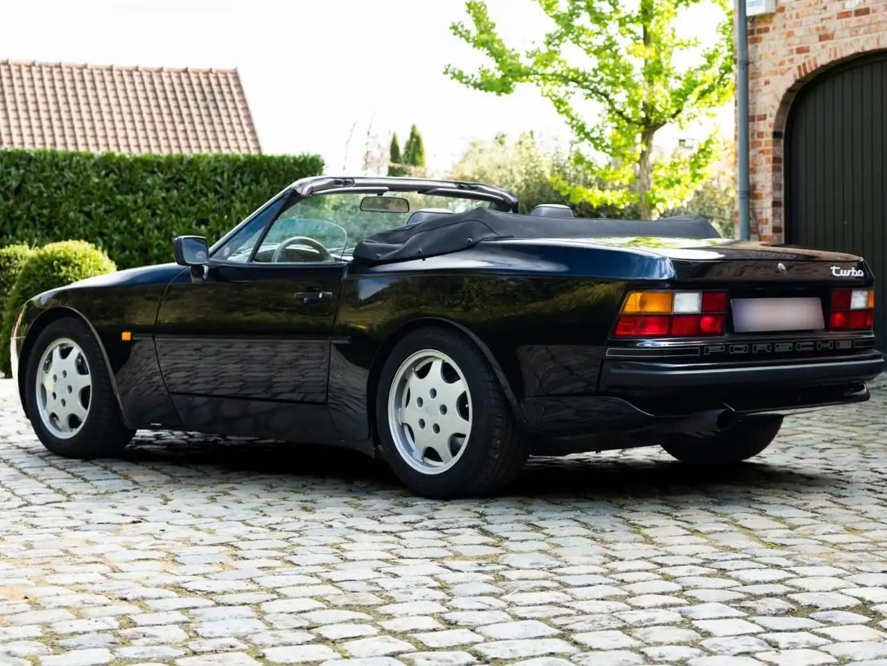 1991 Porsche 944 944 Turbo Cabriolet, photograph 2