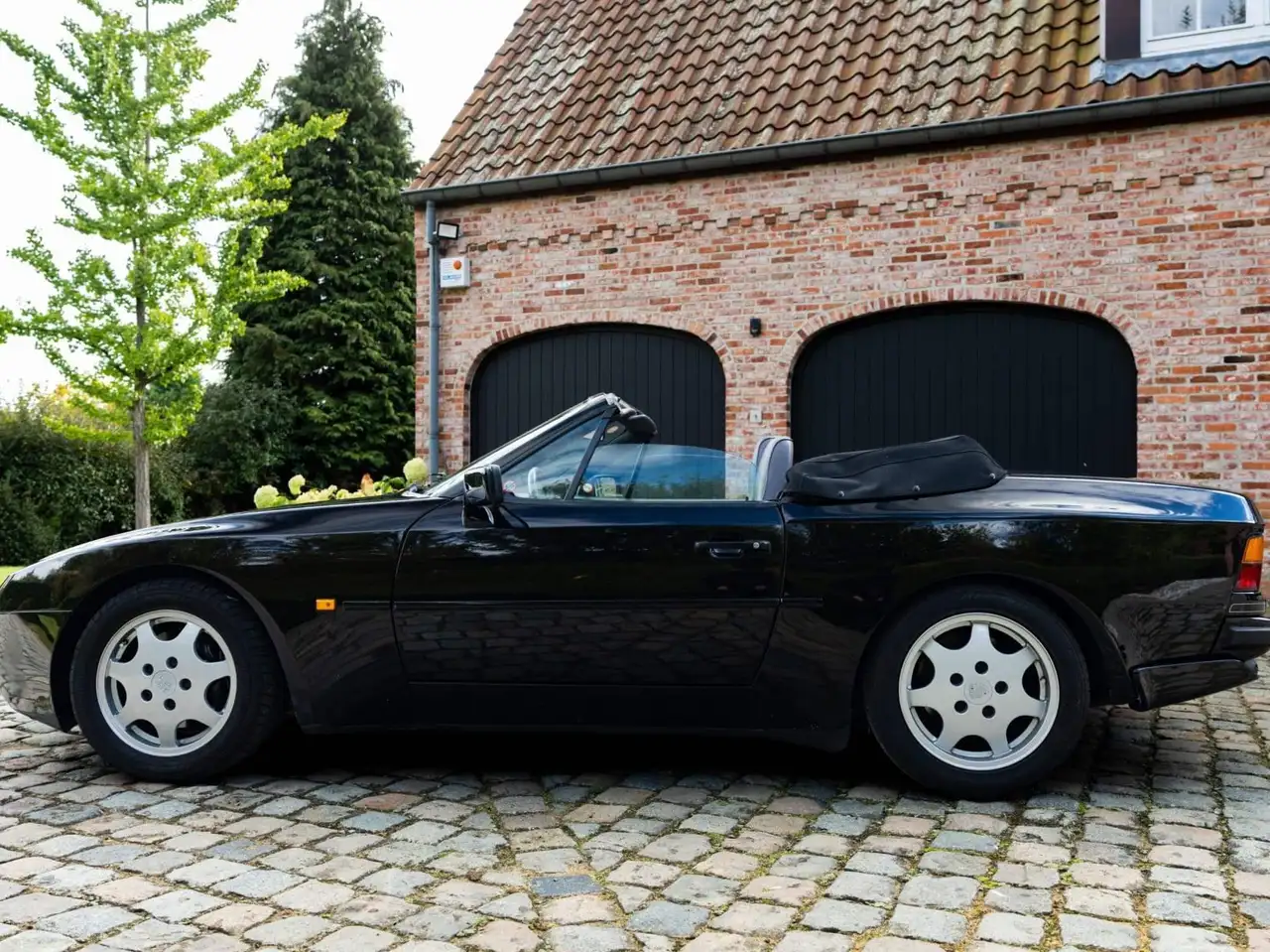 1991 Porsche 944 944 Turbo Cabriolet, photograph 5