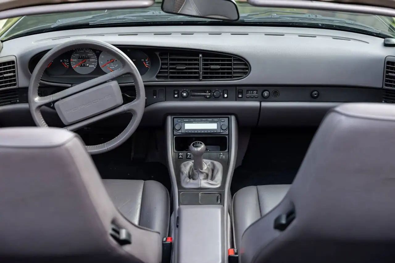 1991 Porsche 944 944 Turbo Cabriolet, photograph 11