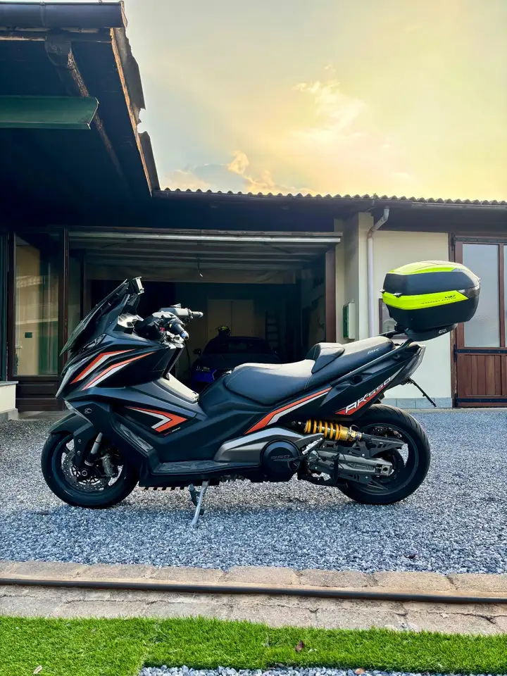 Kymco AK 550