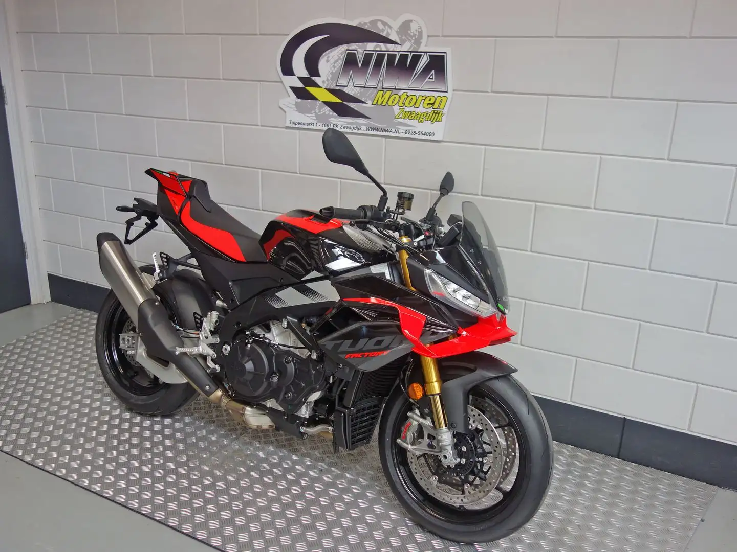 Aprilia Tuono V4 1100 FACTORY Negru - 2