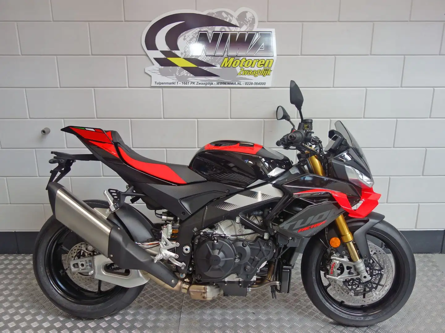 Aprilia Tuono V4 1100 FACTORY Negru - 1