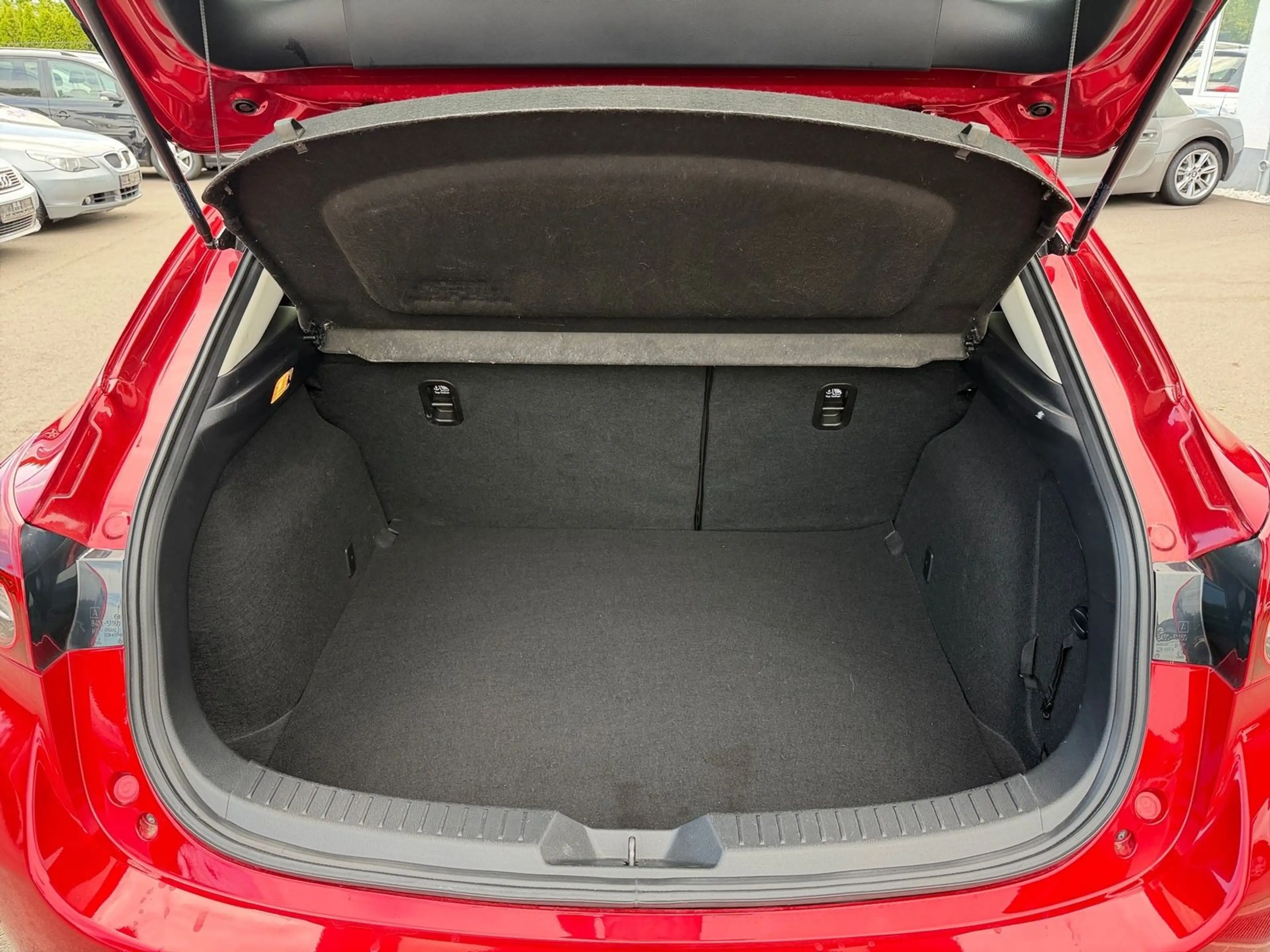 Mazda 3 2.0 Center-Line Navi Sitzheizung Tempomat PDC — photo 9