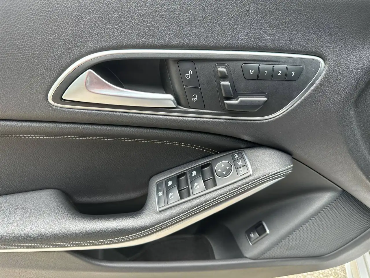 Mercedes-Benz CLA photo Mercedes-Benz CLA