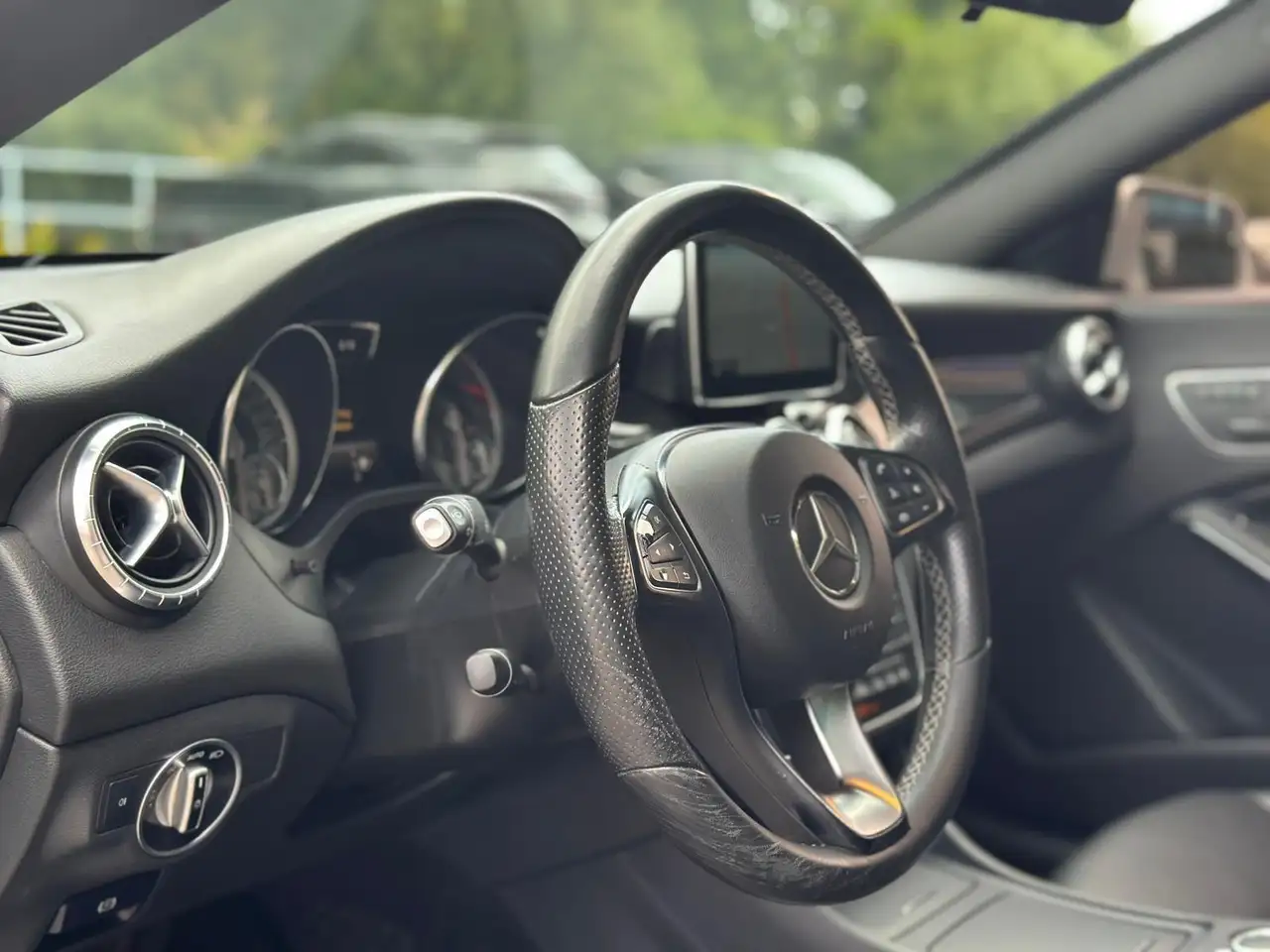 Mercedes-Benz CLA photo Mercedes-Benz CLA