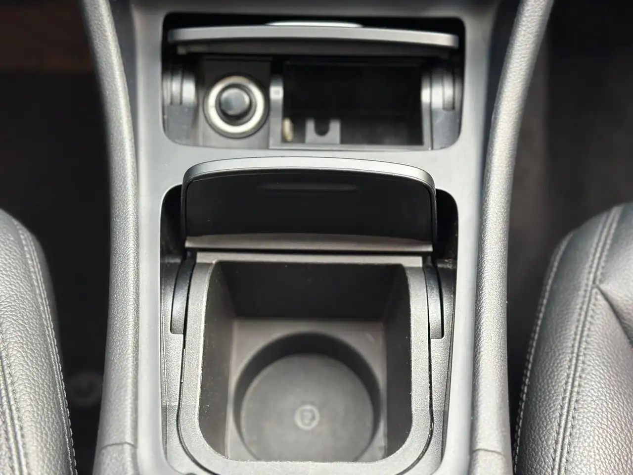 Mercedes-Benz CLA photo Mercedes-Benz CLA