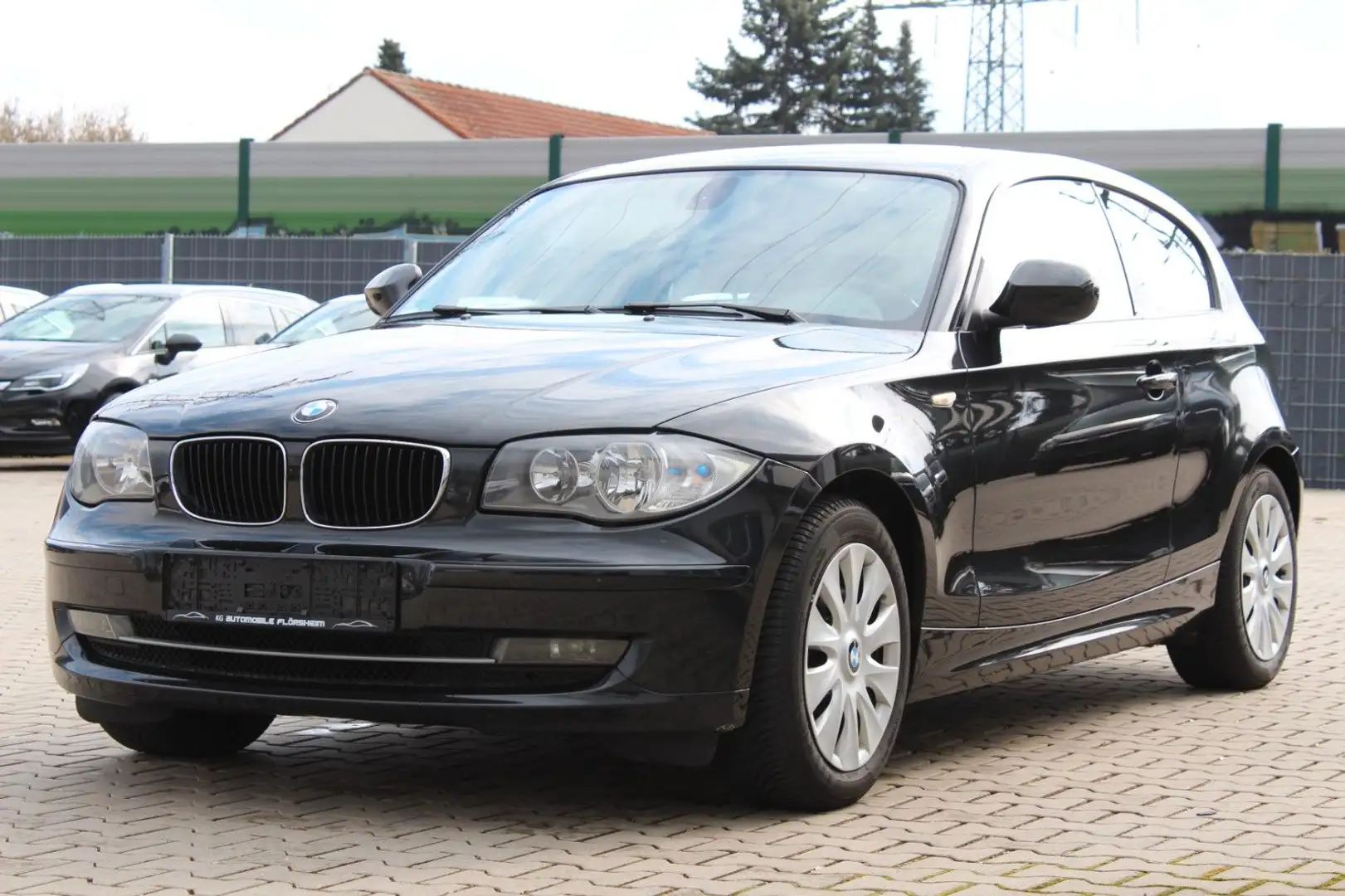 BMW 116 1 Lim. 116i Sitzhzg Klimaaut. Parkpilot Schwarz - 1