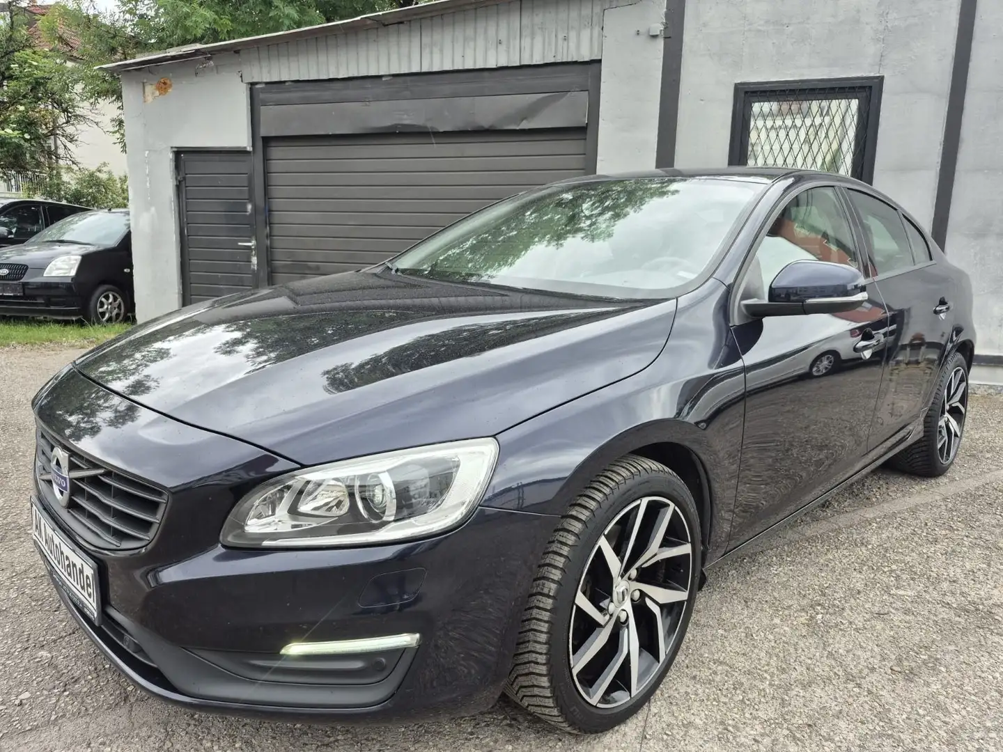 Volvo S60 Lim. Momentum Aut Kamera Navi Schwarz - 1