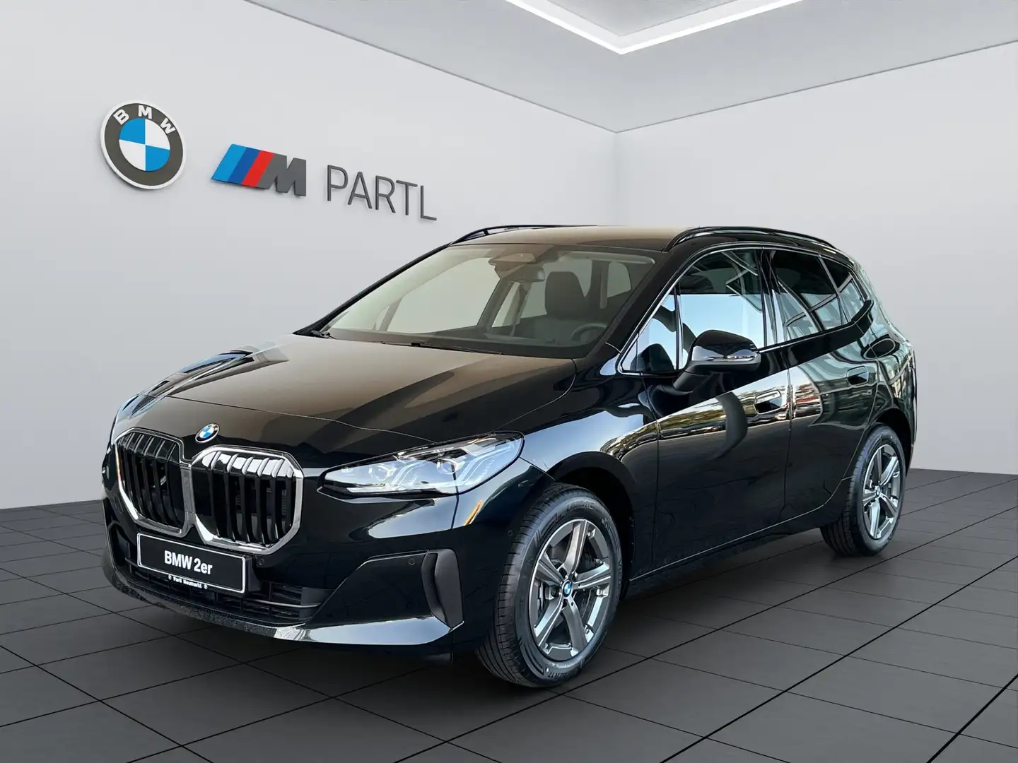 BMW 218 i Active Tourer NAVI adapLED ACC RFK H/K Massage Schwarz - 1