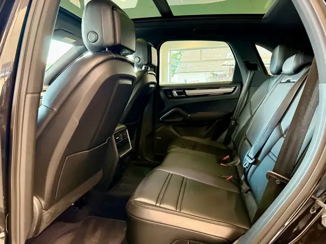 Porsche Cayenne view 8