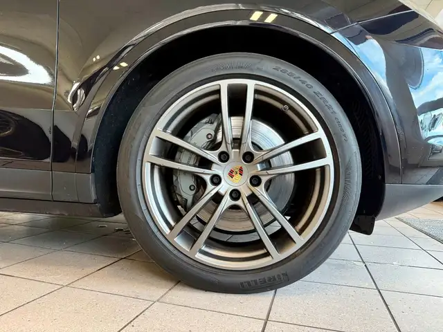 Porsche Cayenne view 5