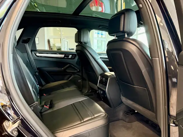 Porsche Cayenne view 10