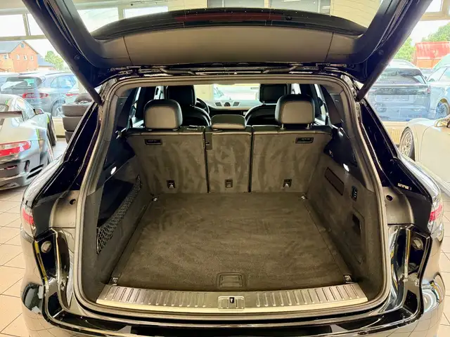 Porsche Cayenne view 9