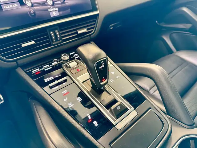 Porsche Cayenne view 15