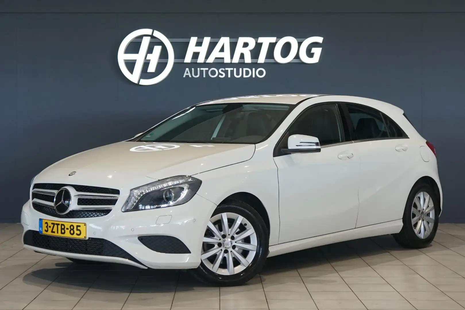Mercedes-Benz A 180 Ambition *EERSTE EIGENAAR* + AUTOMAAT / XENON Weiß - 1