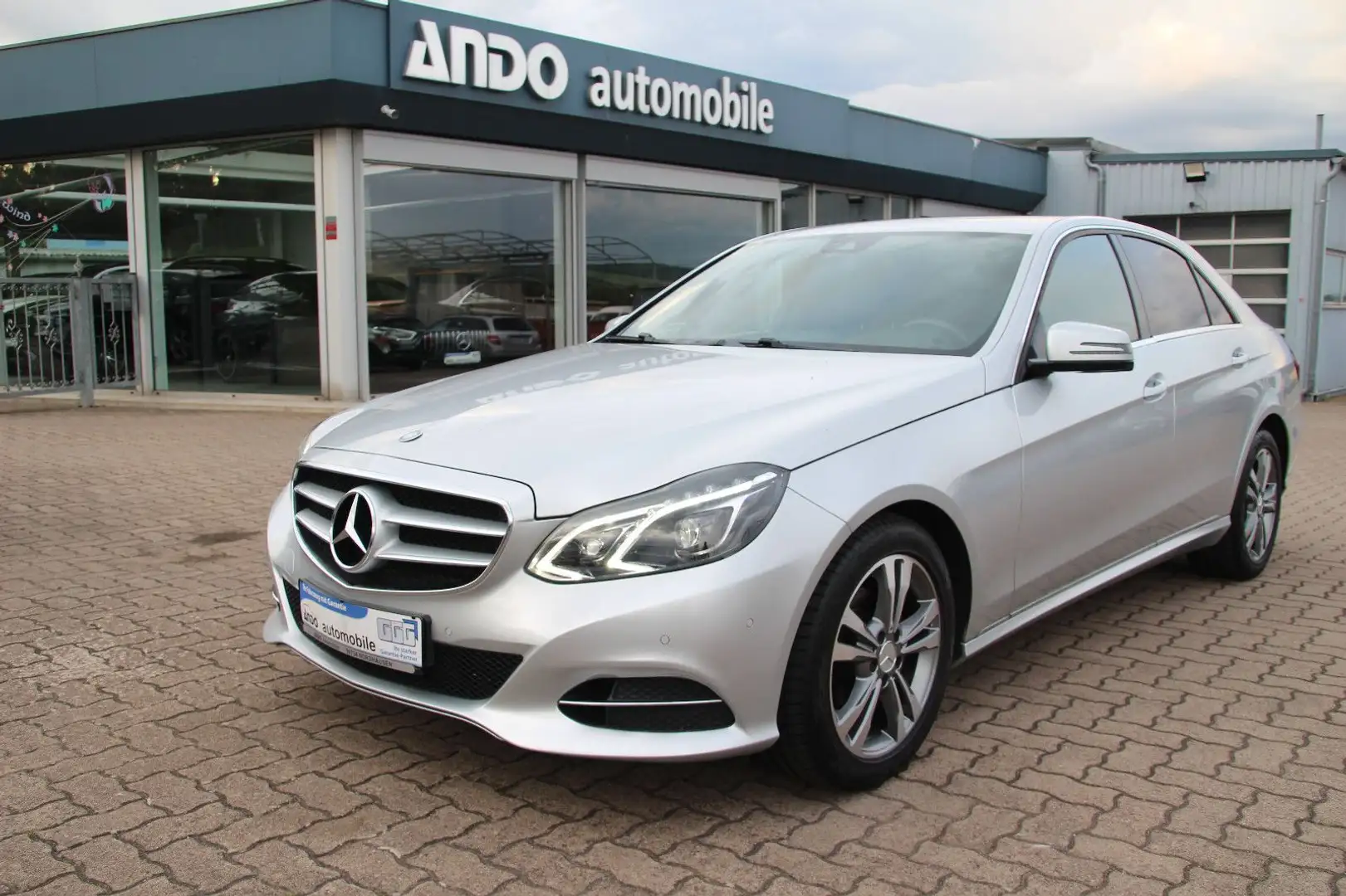 Mercedes-Benz E 220 d BlueTec Lim. LED/Navi/Ambiente/Kamera/EU6 Plateado - 1