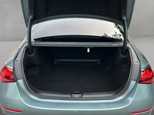 Mercedes-Benz E Class view 7