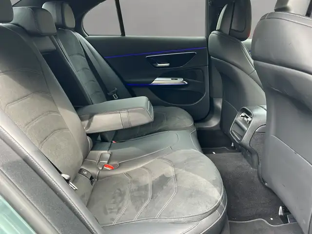 Mercedes-Benz E Class view 9