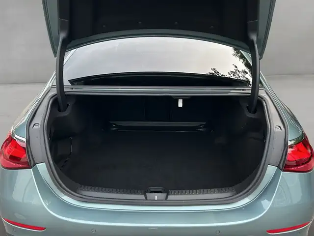 Mercedes-Benz E-Class view 7