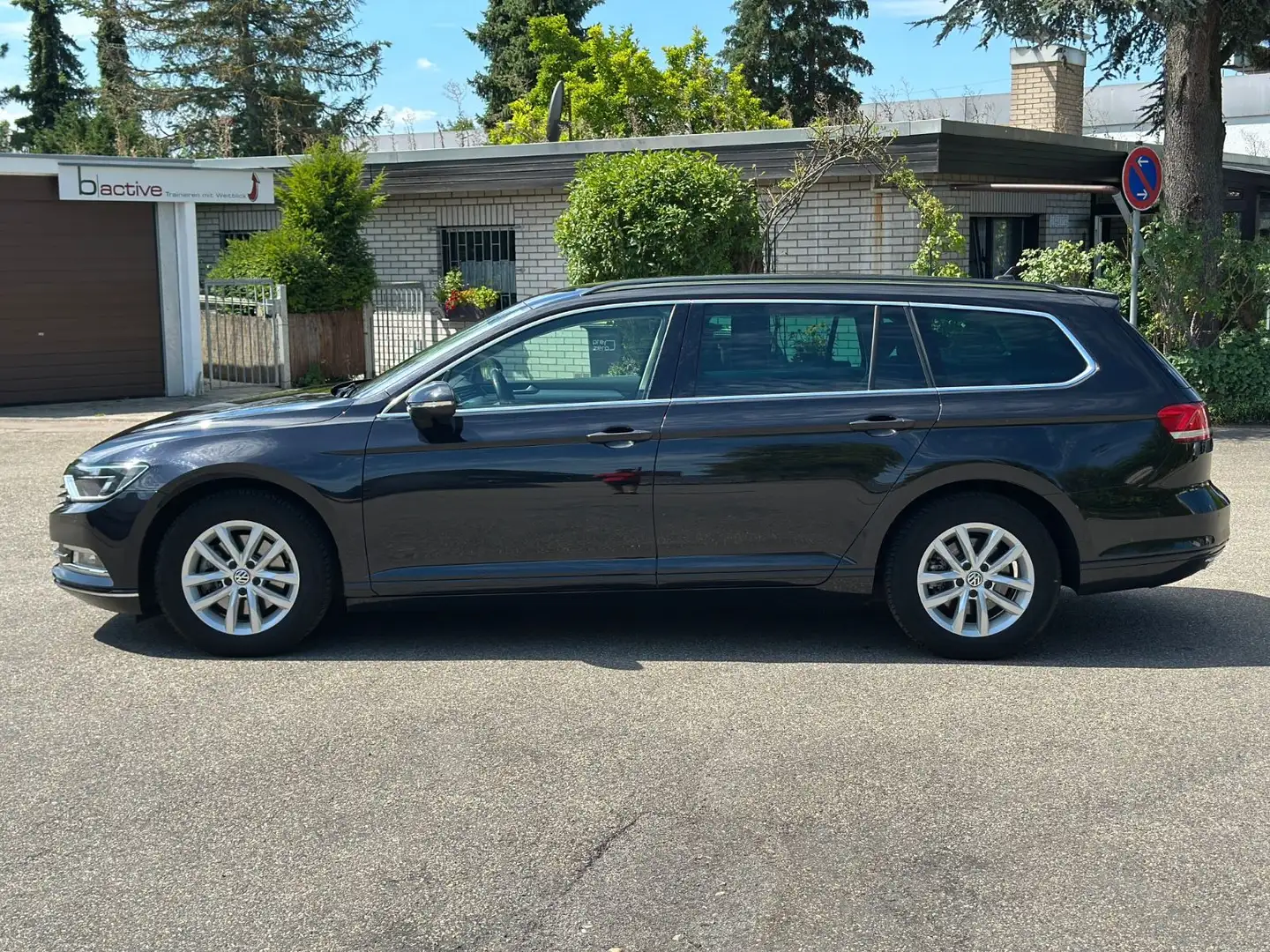 Volkswagen Passat Variant Comfortline BMT/Start-Stopp AHK Navi Klima SHZ Schwarz - 2