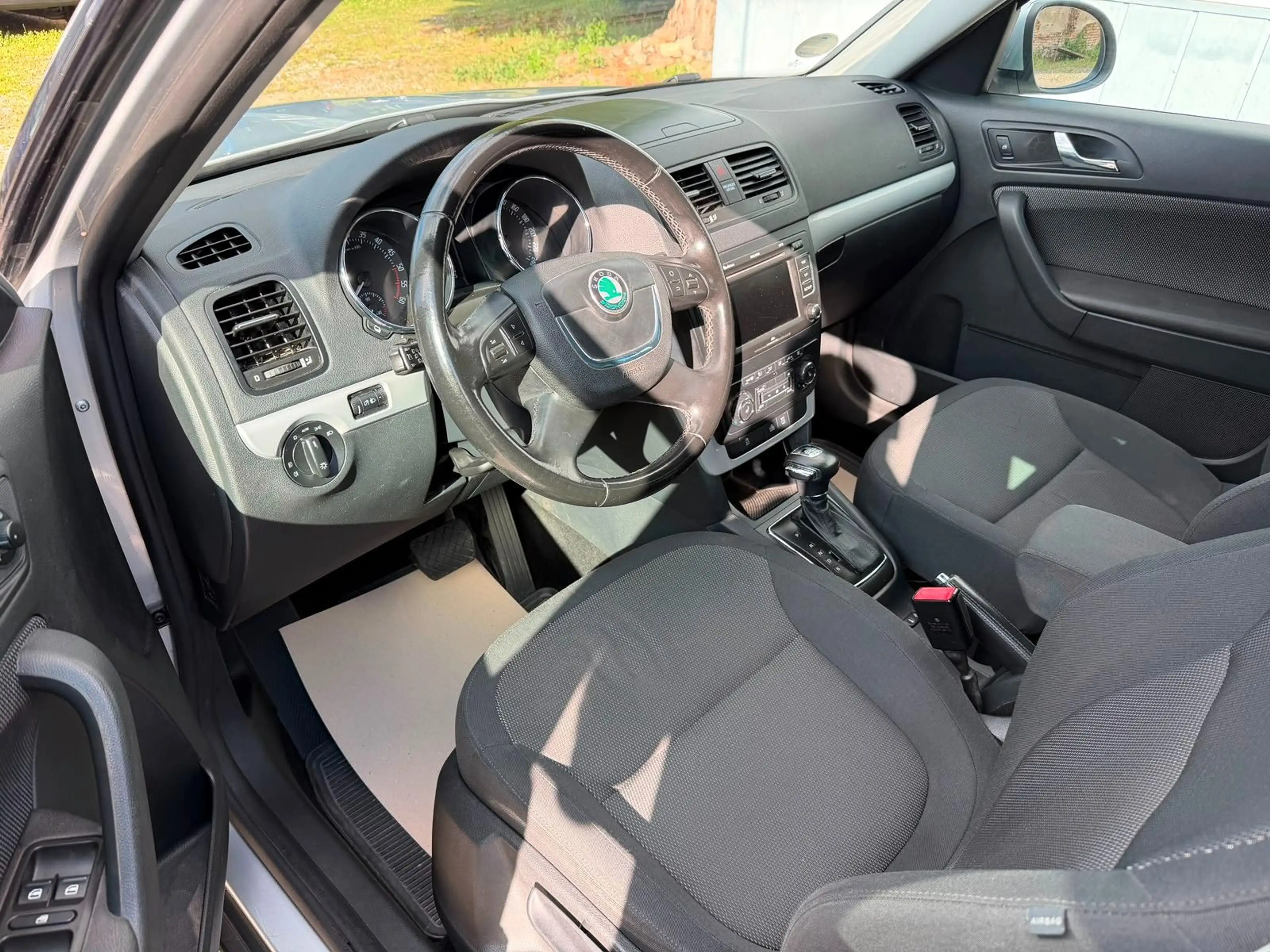 Skoda Yeti 2.0 TDI DSG Ambition Plus Edition 4x4 — photo 10