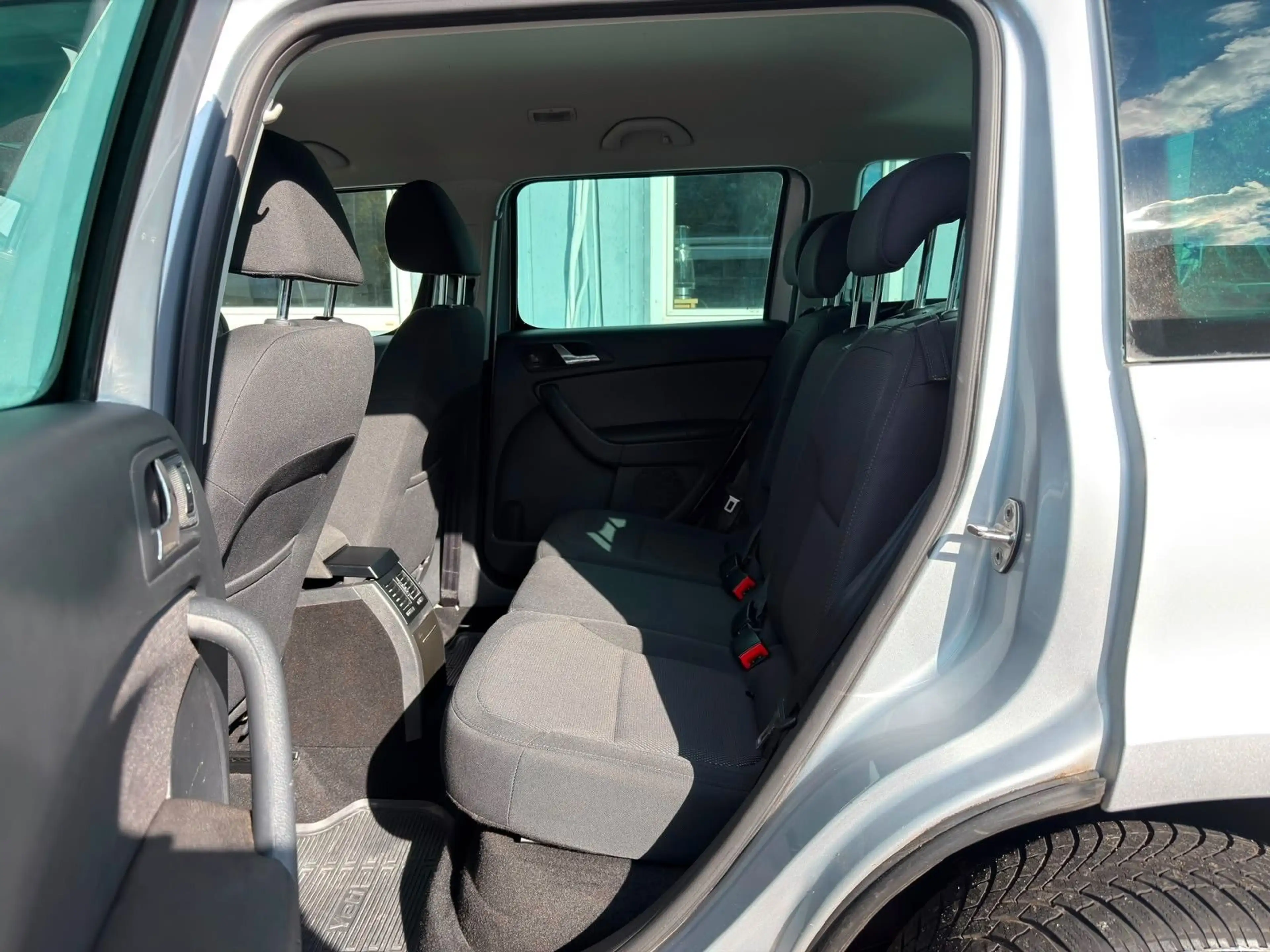 Skoda Yeti 2.0 TDI DSG Ambition Plus Edition 4x4 — photo 12