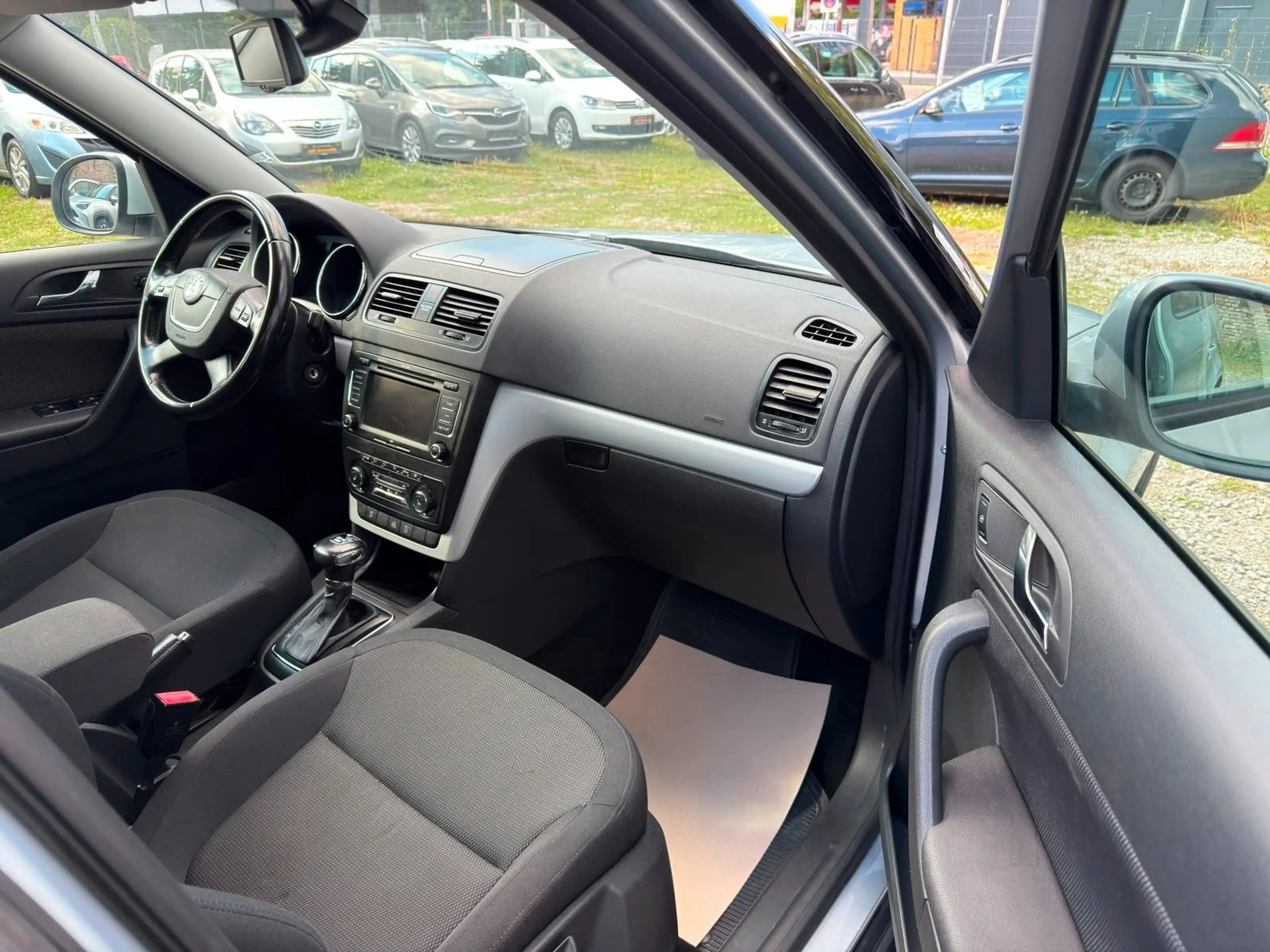Skoda Yeti 2.0 TDI DSG Ambition Plus Edition 4x4 — photo 13
