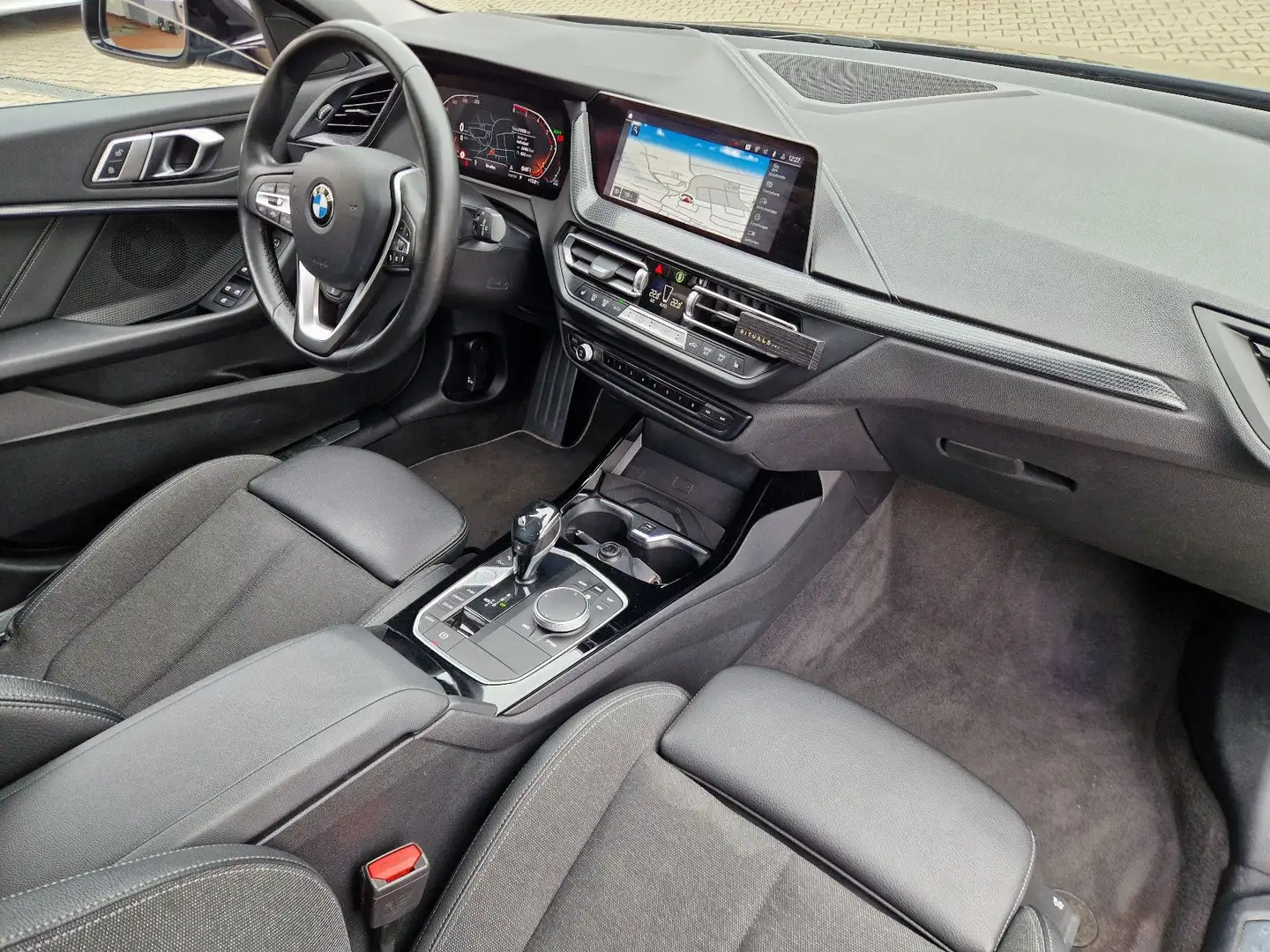 BMW 118 d Sport Line Navi/LED/ACC/HuD/Automatik Schwarz - 2