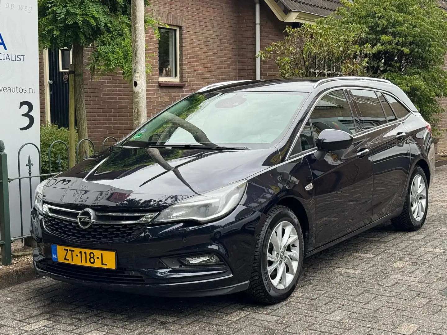 Opel Astra Sports Tourer 1.0 Turbo Business Executive Blauw - 2