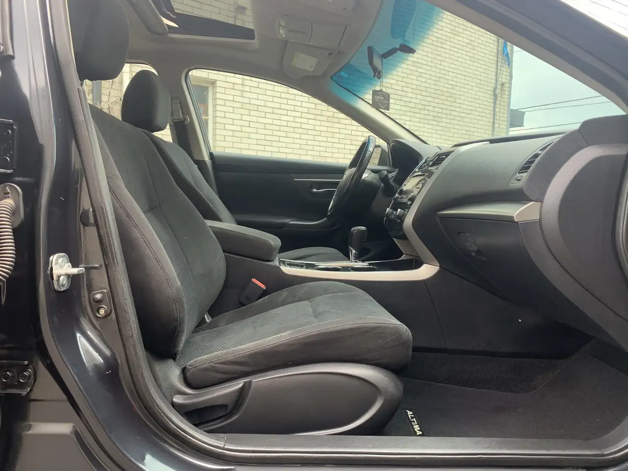 Nissan Altima снимка Nissan Altima