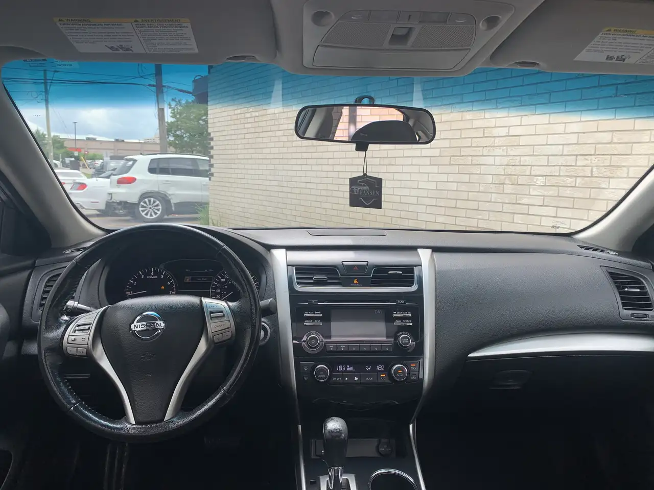 Nissan Altima снимка Nissan Altima