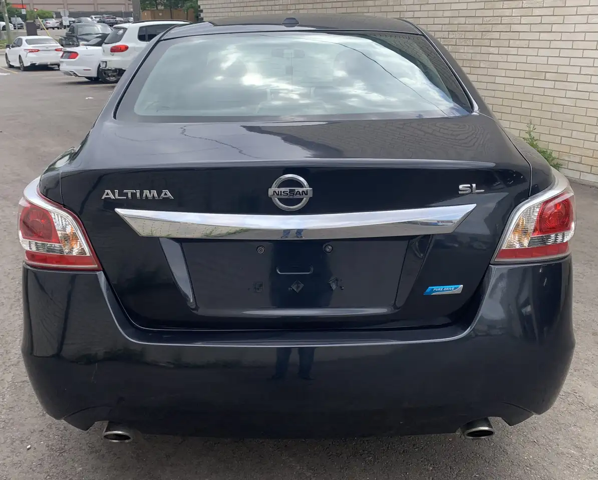 Nissan Altima снимка Nissan Altima