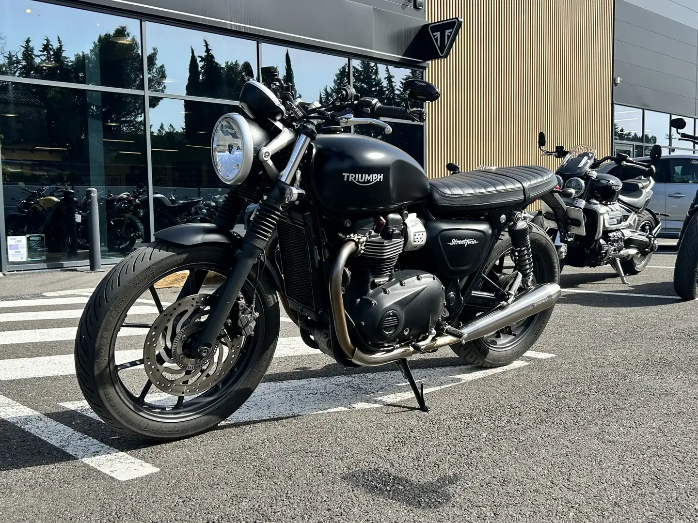 Triumph Street Twin - 1