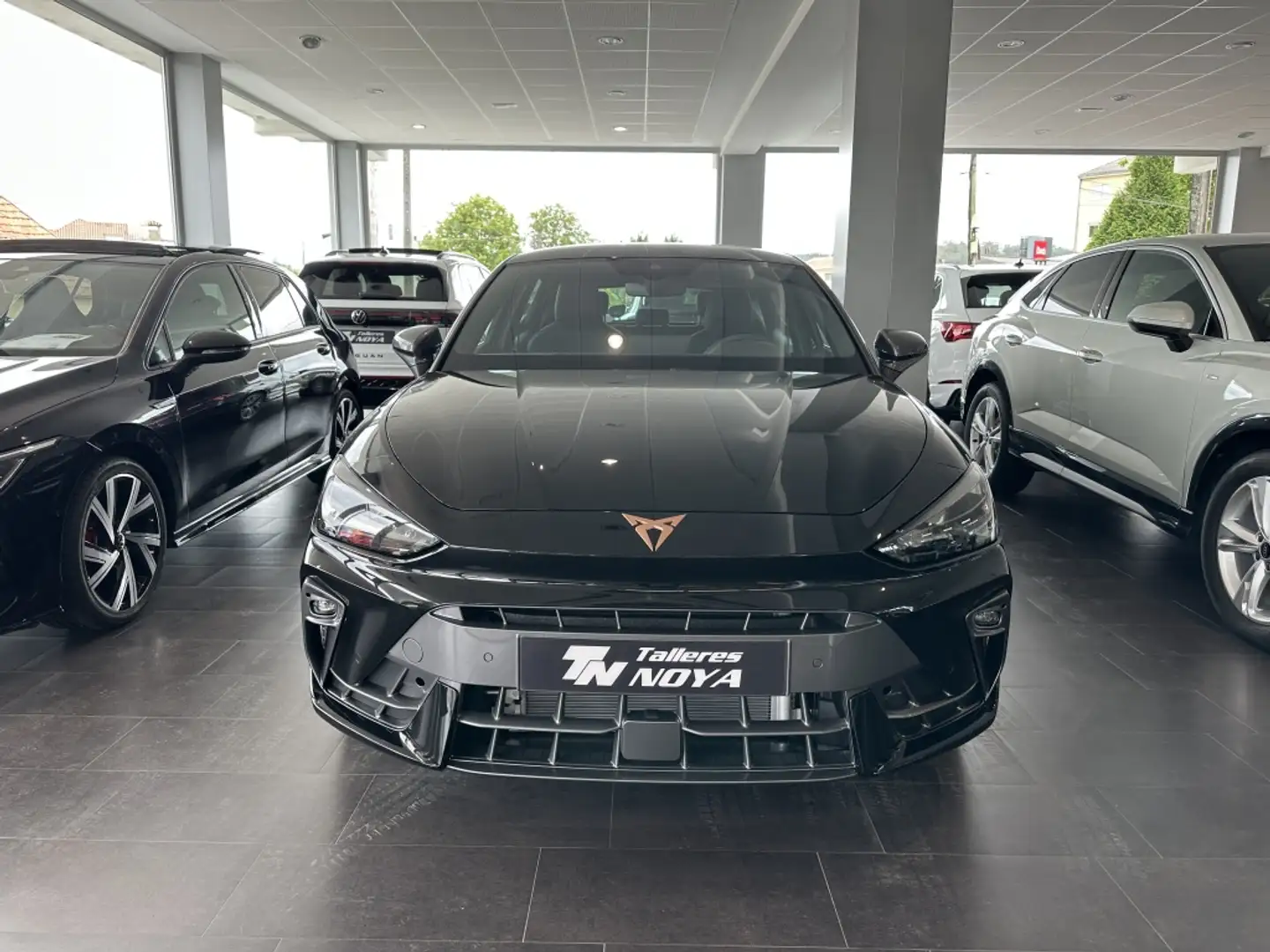 CUPRA Leon 1.5 eTSI 110 DSG Noir - 2