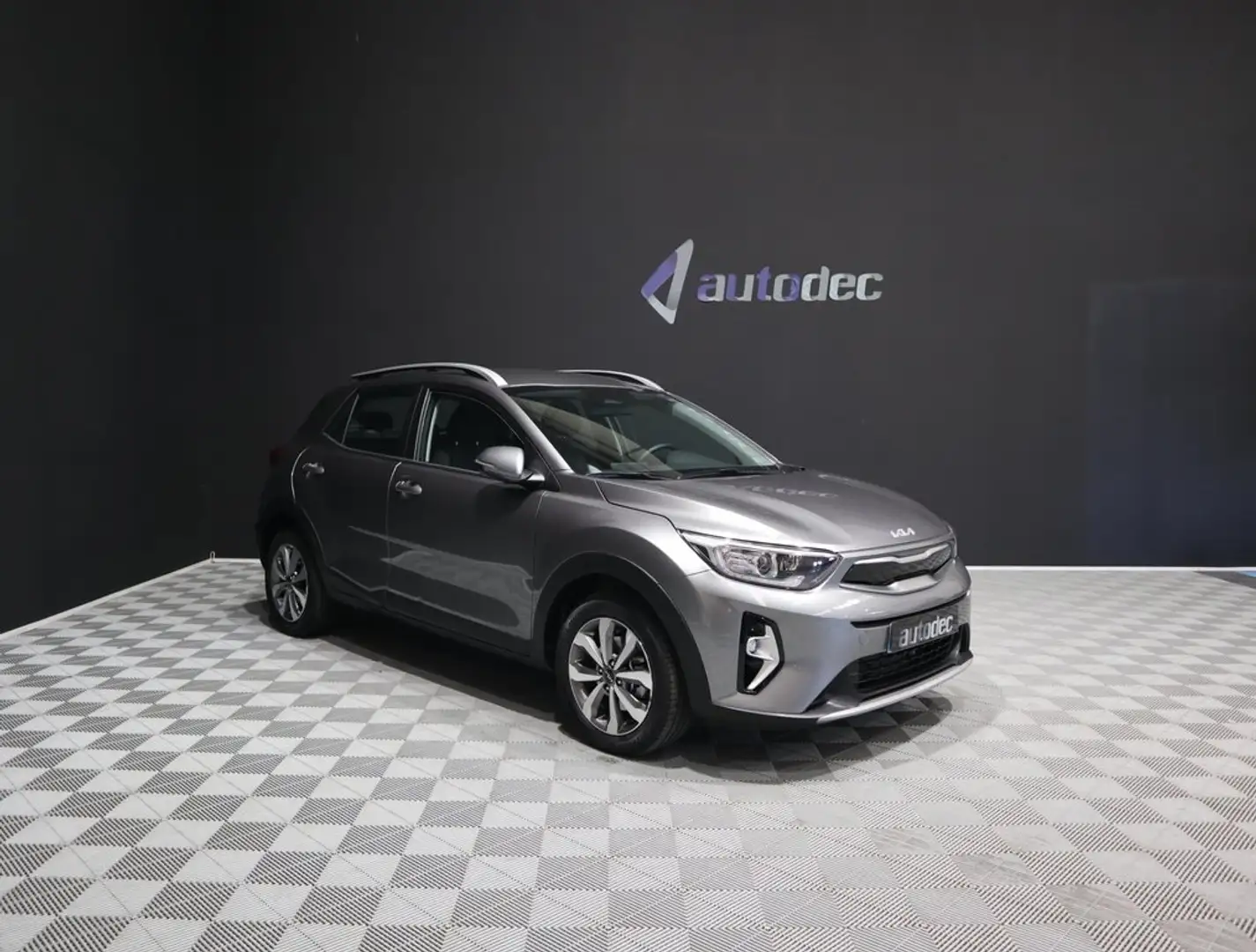 Kia Stonic 1.0 T-GDi 74kW (100CV) MHEV MT Business Gris - 1