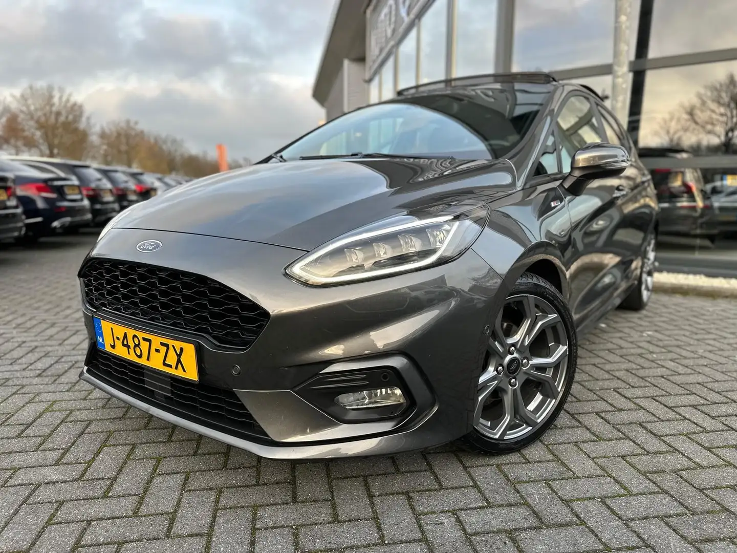 Ford Fiesta 1.0 EcoBoost ST-Line X | Panoramadak | Keyless | S Grijs - 2