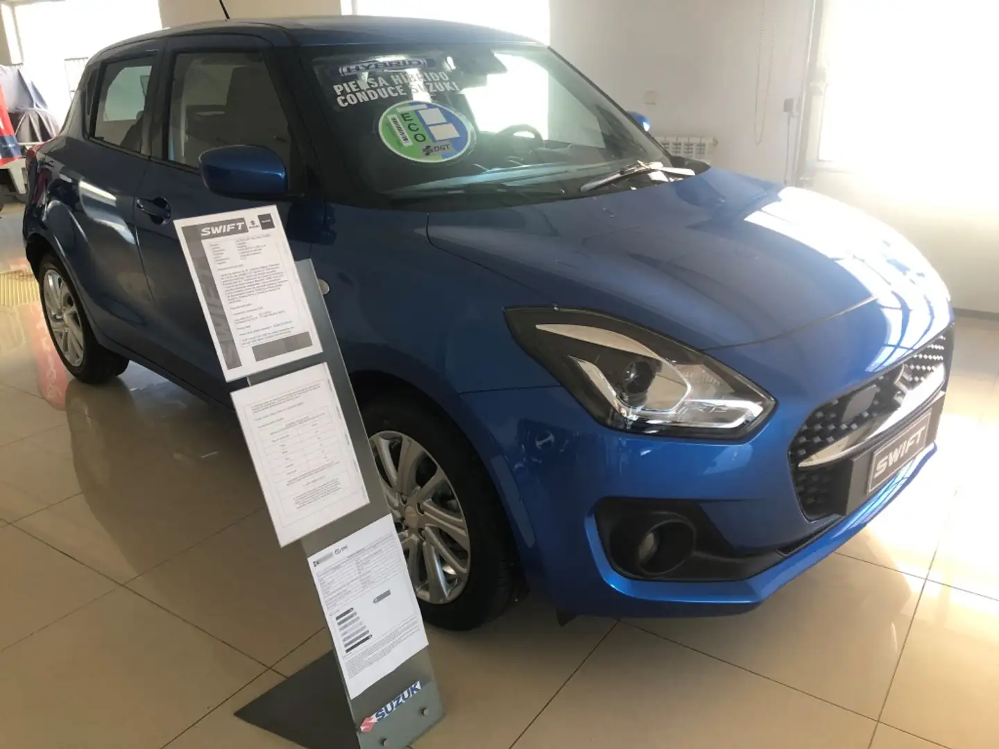 Suzuki Swift 1.2 Mild Hybrid GLE Blauw - 1