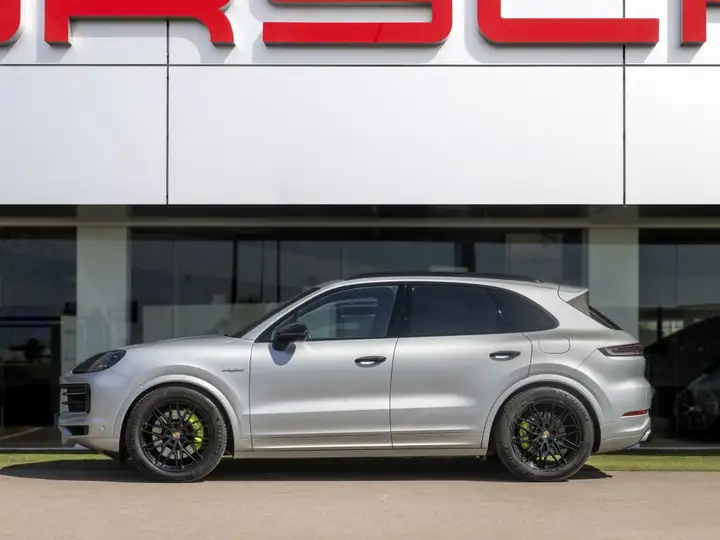 Porsche Cayenne 2023, foto 2