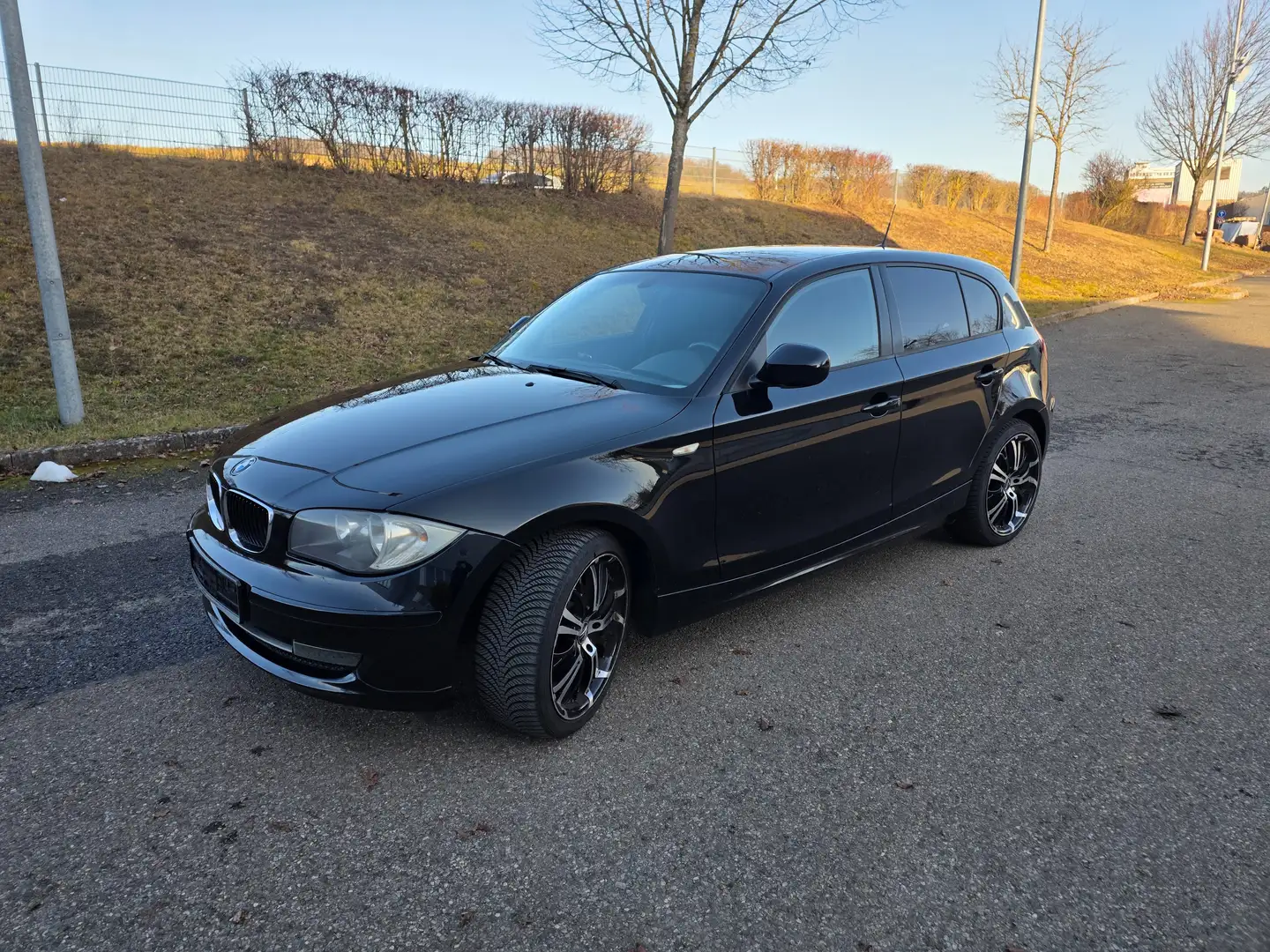BMW 116 116i*Benzin*Klimaanlage*TÜV 03/2027*EURO 5 Schwarz - 1