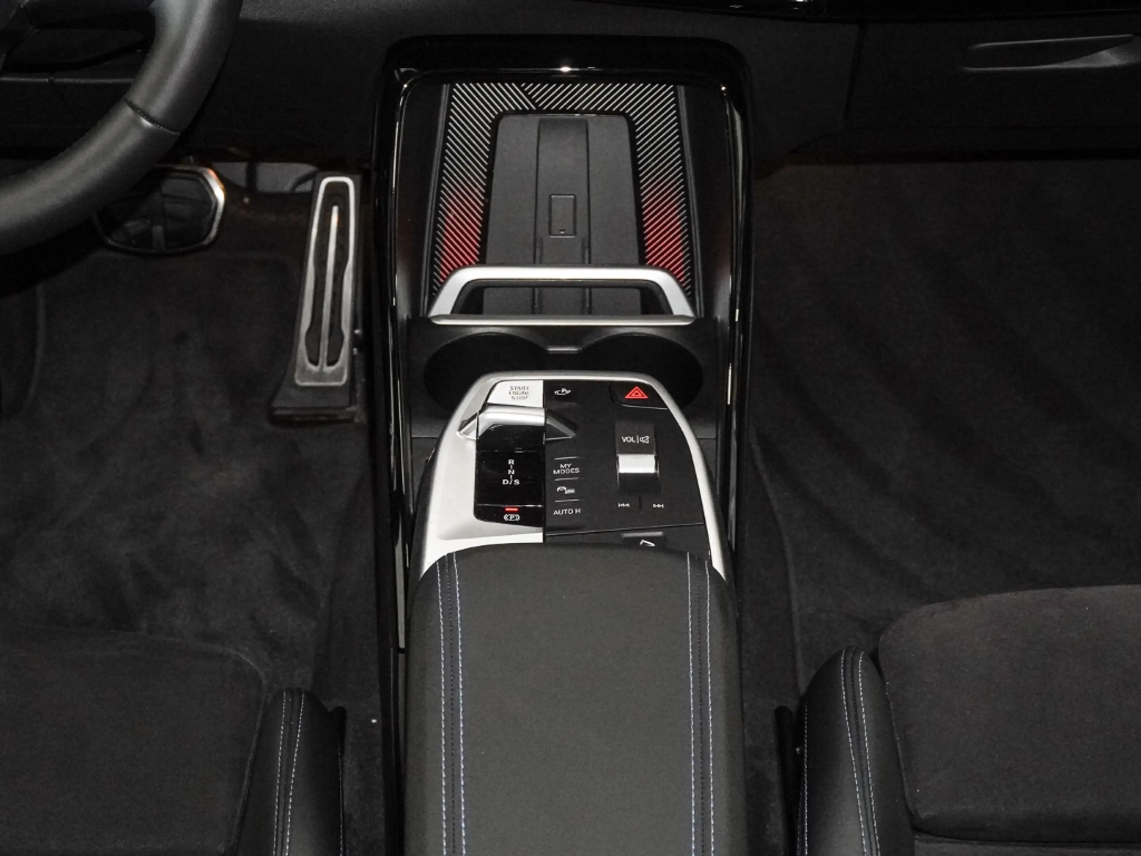 BMW 223 Active Tourer xDrive M SPORT LC PROF HuD PANO AHK — photo 15