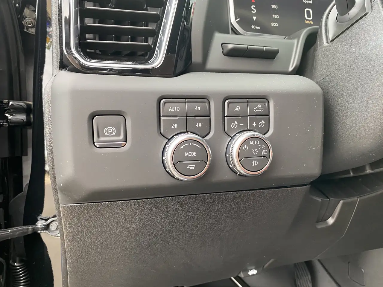 GMC Sierra 3500HD снимка GMC Sierra 3500HD