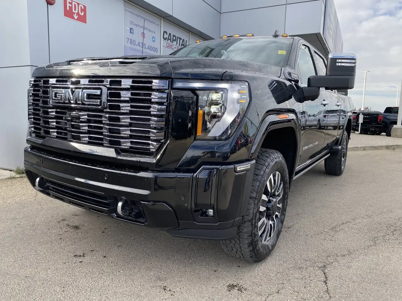GMC Sierra 3500HD снимка GMC Sierra 3500HD