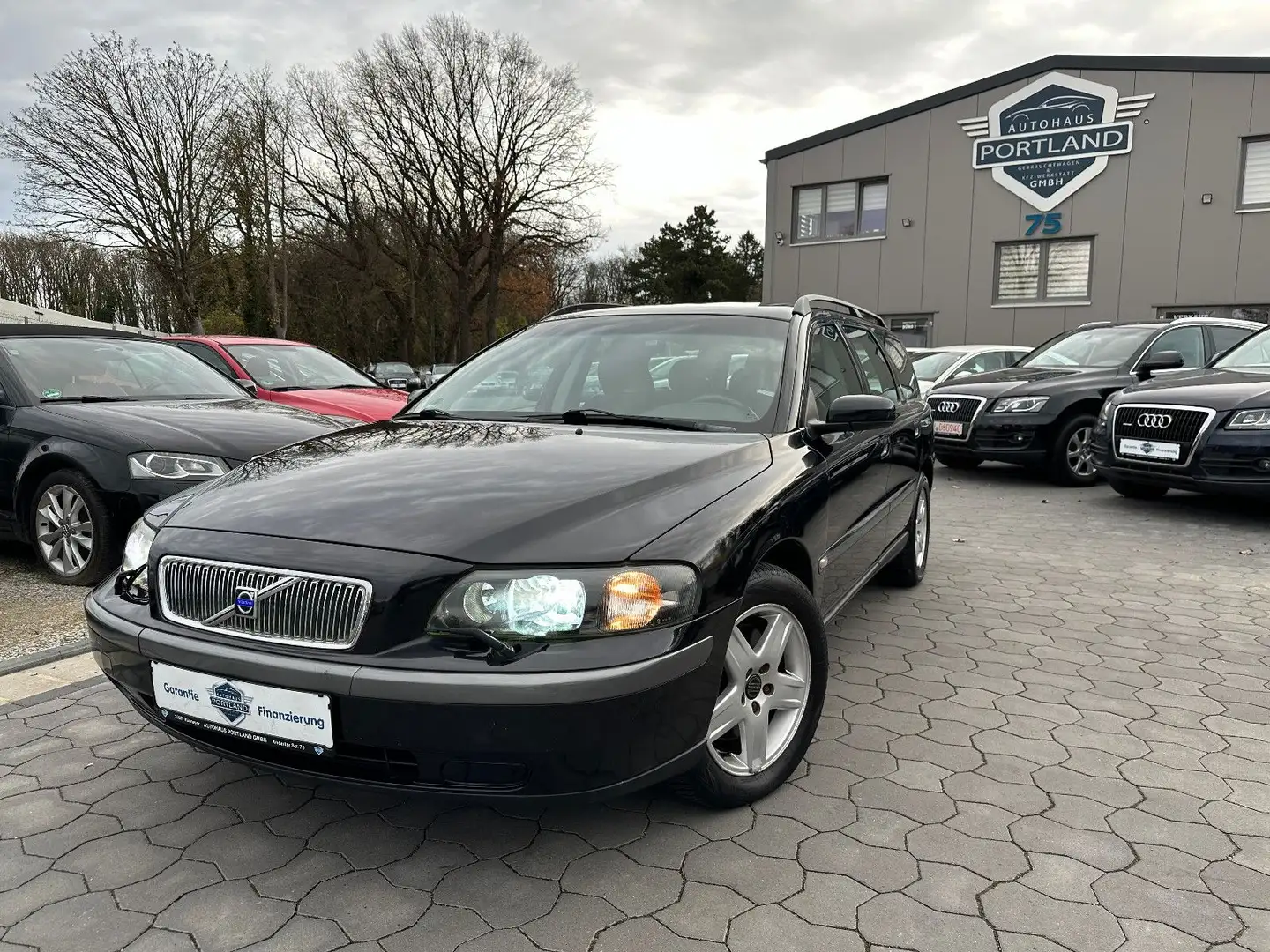 Volvo V70 Kombi 2.4/156TKM/S-heft/S-Dach/Xenon/2.Hand Schwarz - 1